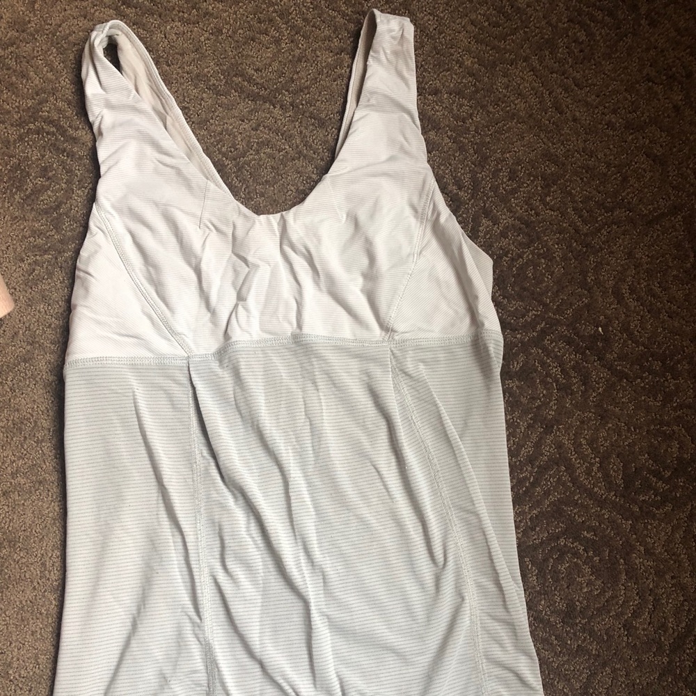 Lululemon light grey top